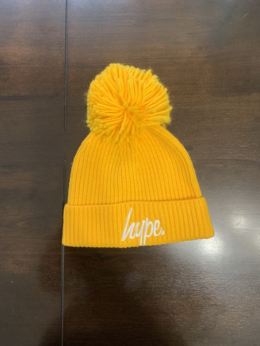 Чисто нови зимни шапки Hype