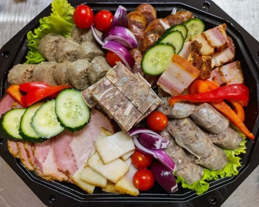 Firma catering husi organizam evenimente