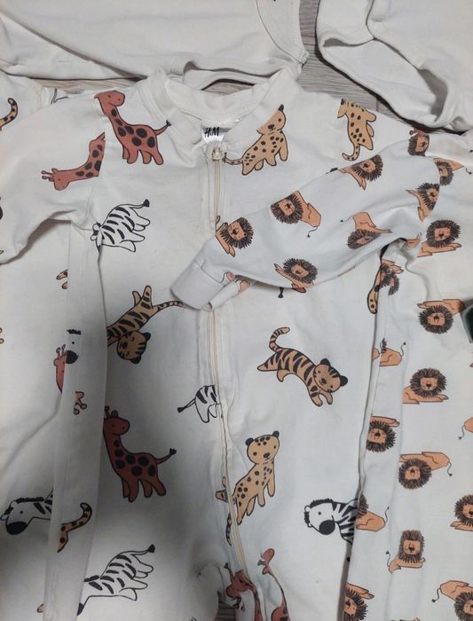 Lot pijamale cu fermoar H&M, marime 86
