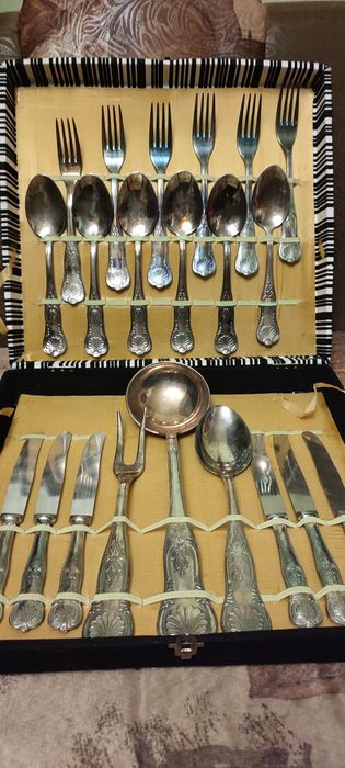 Старинни дълбоко посребрени прибори за хранене