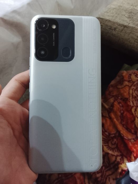 Tecno Spark 8C продам