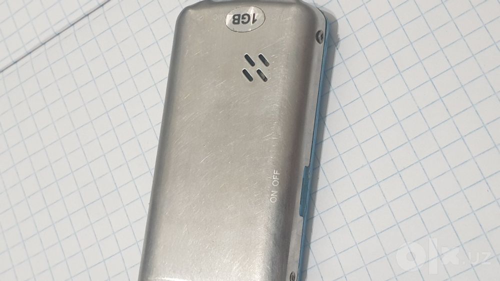 СРОЧНО! Музыкальный MP3-плеер б/у (в стиле iPod Nano)