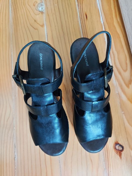 Дамски кожени сандали на платформа