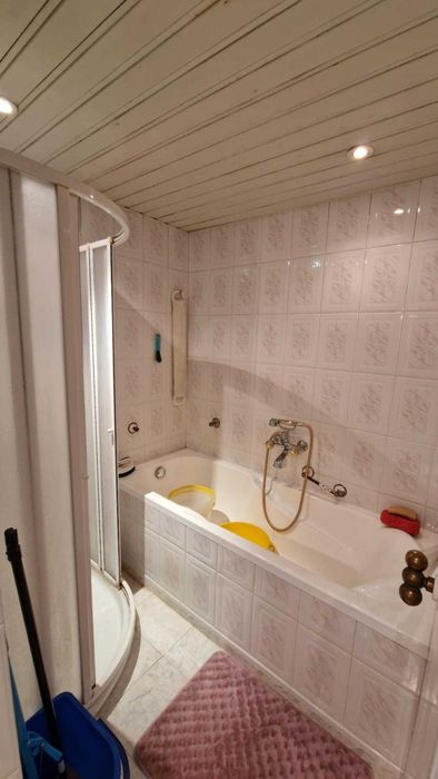 Втори етаж, гараж, бечова стая, маза, таван