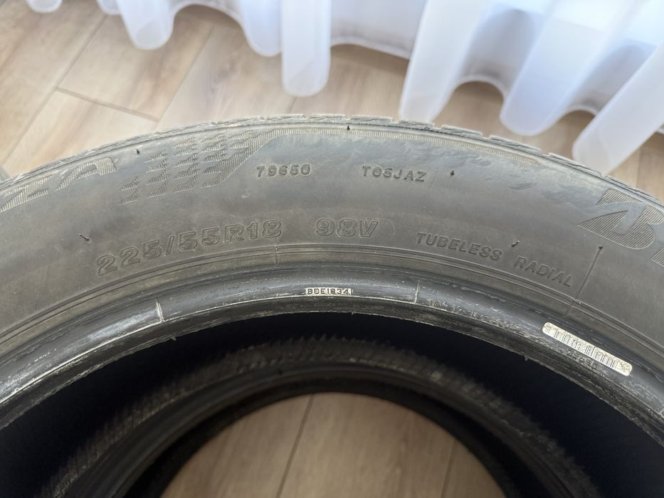 4 Anvelope Vara Bridgestone 225 - 55 - 18 / 98V - Stare f buna