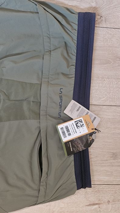 Vând pantaloni La Sportiva