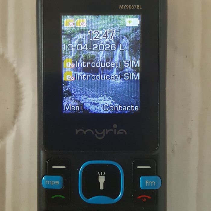 Telefon mobil, cu butoane. Clasa 2G. DUAL-SIM. Înregistrează Radio FM!