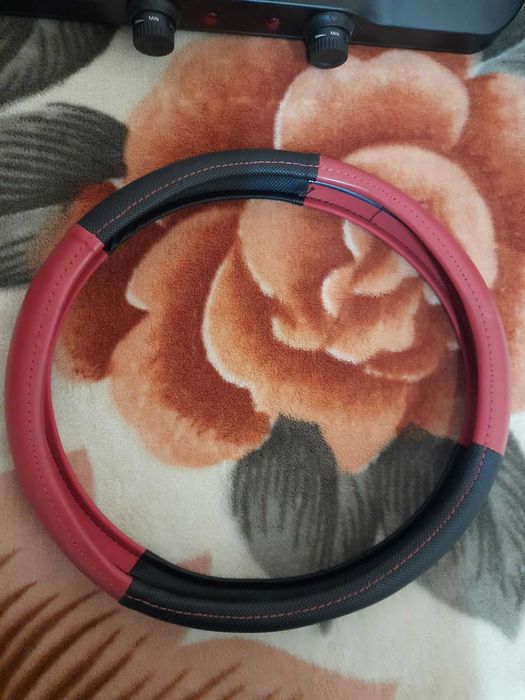 Стилен калъф за волан с антиплъзгащо покритие, червено, 38 см диаметър