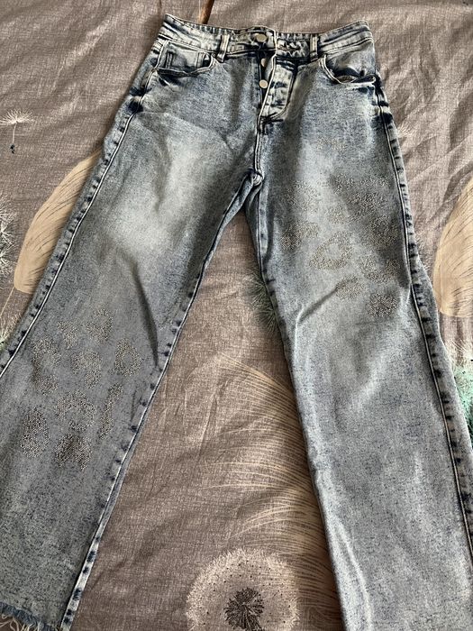 Дамски дънки с камъчета – широк крачол