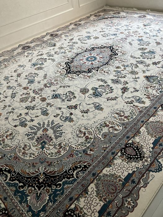 Жуда калин,янги майда гулли катта 4х5,5 метрлик фирмени чиройлий гилам