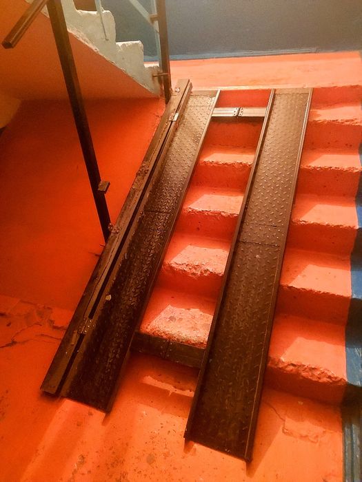 Пандус для инвалидной коляски.