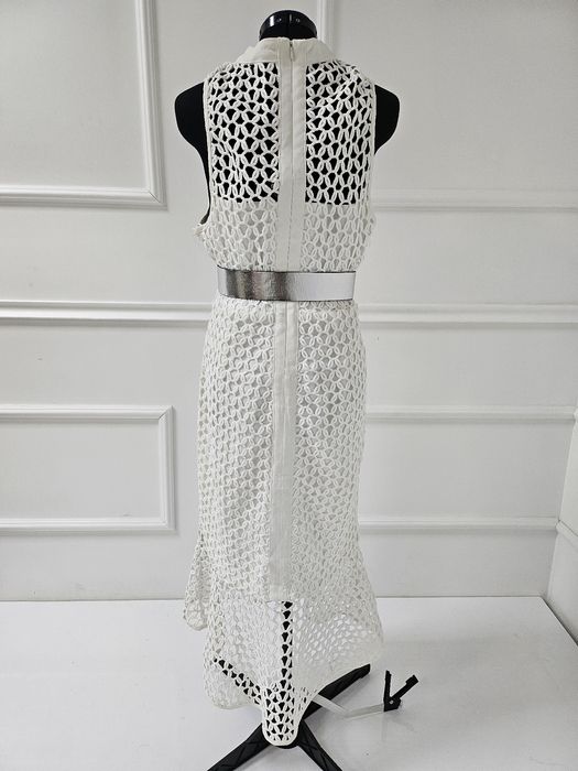 Нова рокля в бяло, без забележки, размер 14