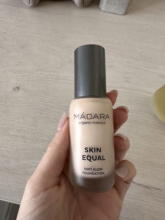 Madara фондьотен, NL пудра, Кiko Milano 3d hydra гланц