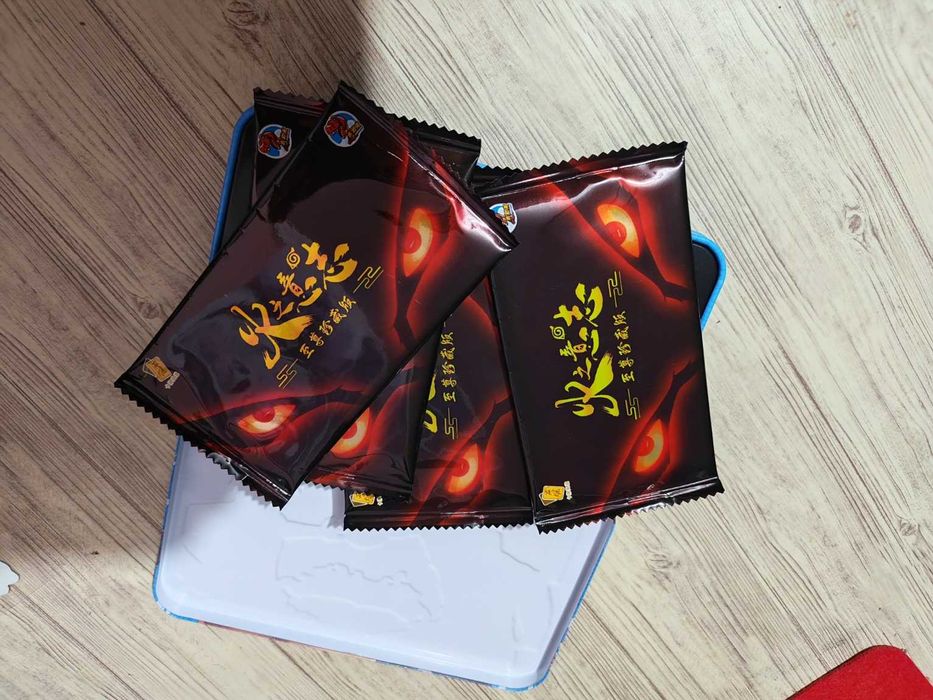 Naruto Premium in Cutie De Tabla  Pachete Exclusive cu Cărți de Colecție Naruto & Sasuke Edition