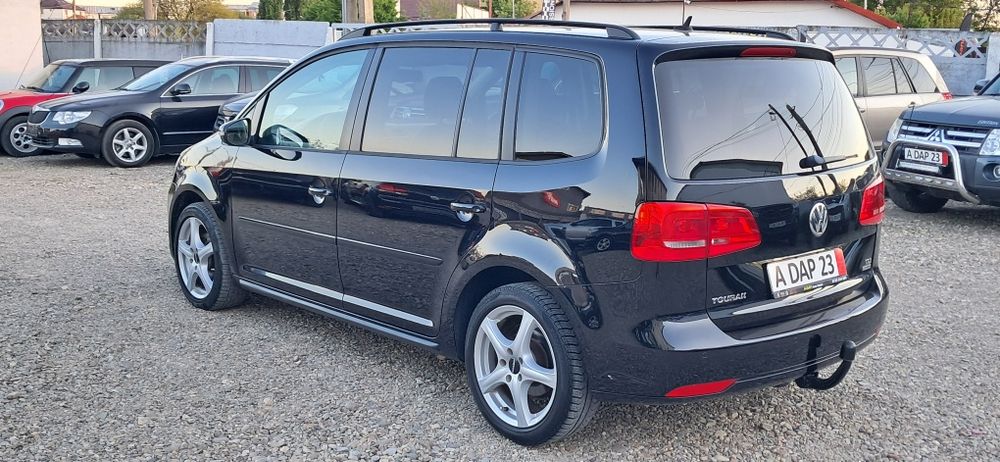 Volkswagen Touran 1.6 TDI 105 cp EURO 5 an 2012 7 LOCURI