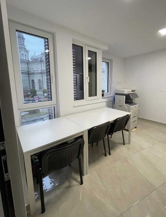 Дава се под наем Офис в Бургас, Център - 100 кв.м за 119.34 € - Снимка #1