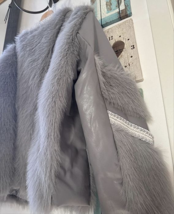 Jacheta blanita  gri noua S-M