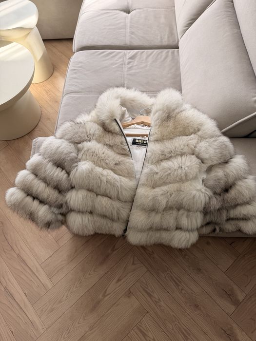 Палто с качулка от сребърна лисица