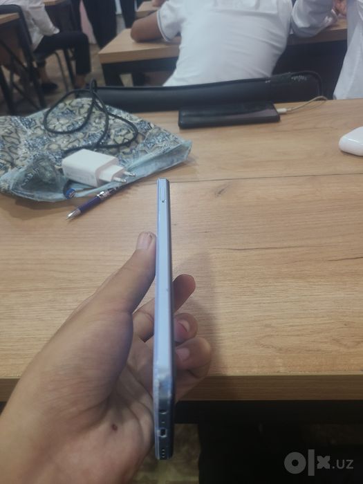 Oppo a17. Iphone 6s