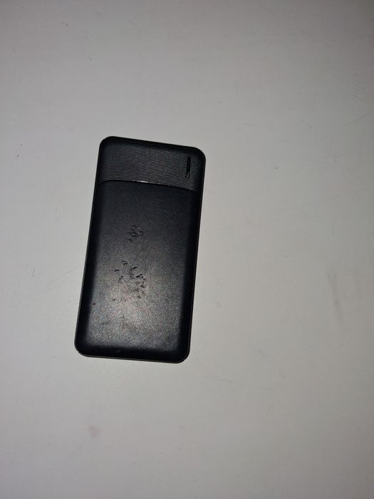 Наушники и повербанк