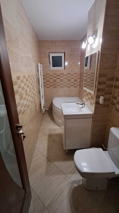 Apartament 3 camere decomandat, 2 băi, 2 balcoane, Micro 17, etaj 2/4