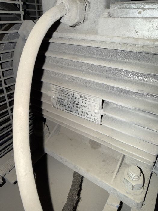 Продавам трифазен компресор