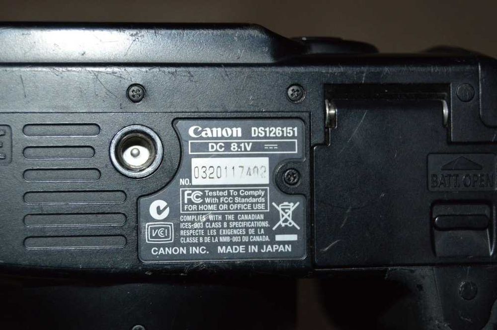 Aparat foto DSLR CANON EOS Rebel XTI (400D) + Obiectiv EF-S 18-55mm