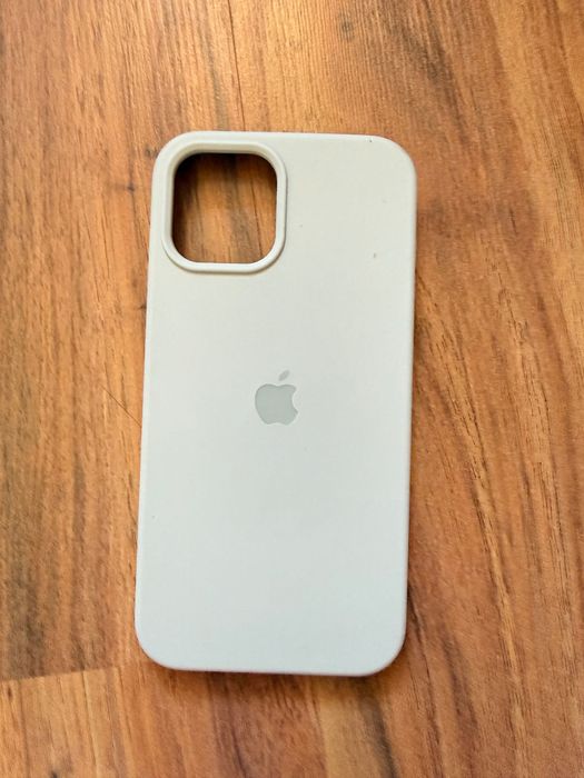 Кълъфи за айфон 12 про мах(повечето не са ползвани