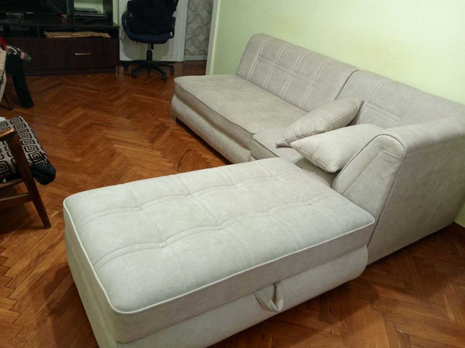Диван, три в одном + четыре подушки