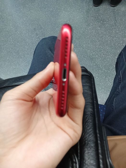 Iphone se2020 64 gb 78% karobka dakment yo tegiga jovob 140$ kelishtrb