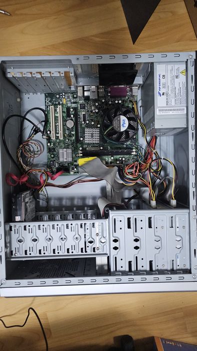 Ретро компьютер Pentium 4 Windows XP