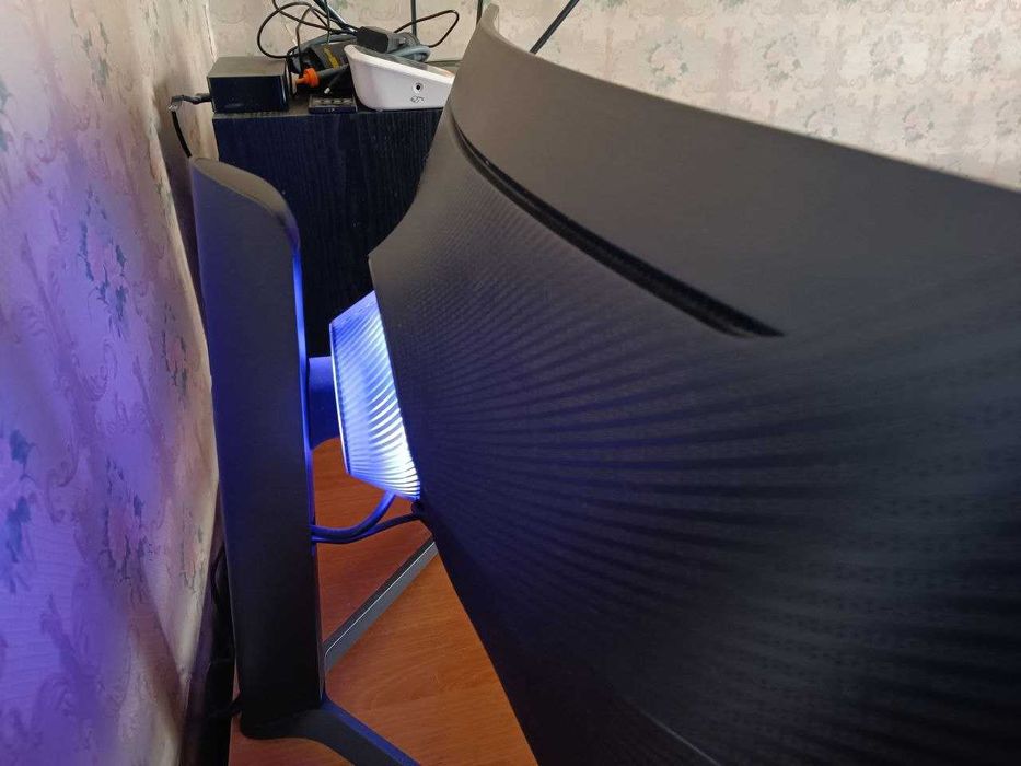 Samsung Odyssey G7 32/VA/240hz