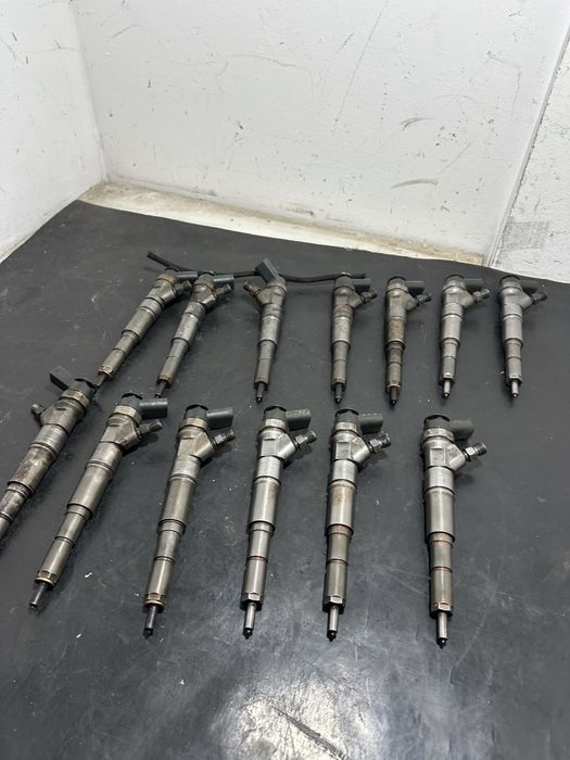 Injector injectoare BMW Seria 5 E60 E61 525d 177cp 2.5 diesel
