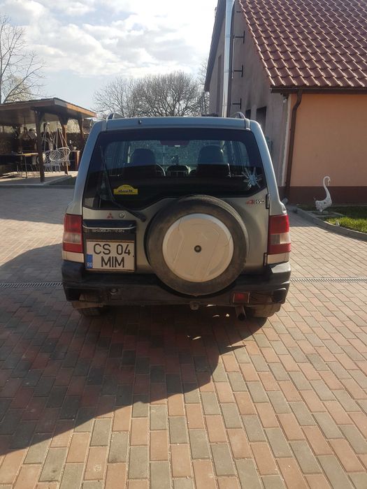 Vand masina 4x4 mitsubishi Pajero Pinin 2100€ negociabil