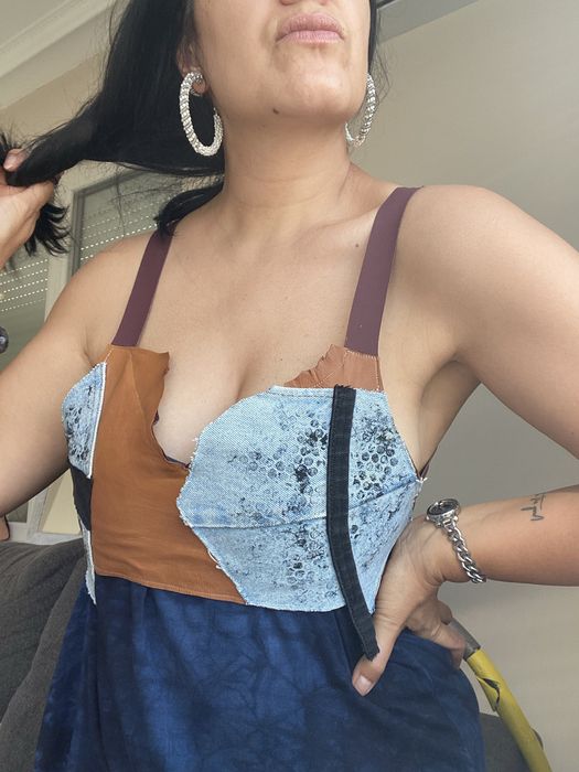 Ръчно изработено бюстие