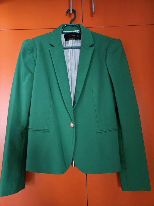 Vând haine pentru femei, în stare impecabilă