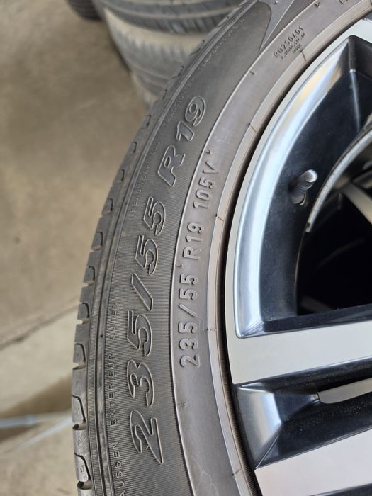 4 Броя 235/55/19 Pirelli 2x7,5mm 2x7,2mm
