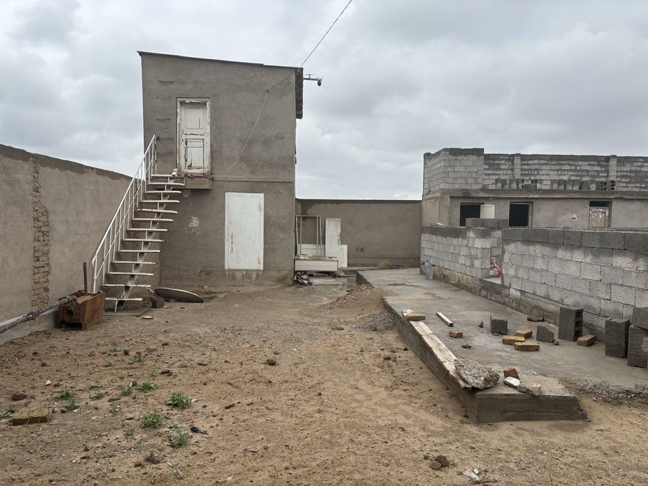 Центр камазда  4 соток 2 хона 2 этаж килинган  келиштириб бервораман