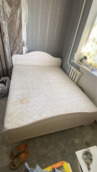 Продам шкаф и кровать с матрасом