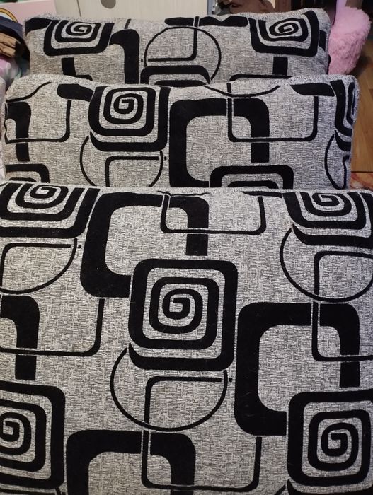 Set 3 perne decorative ptr canapea.