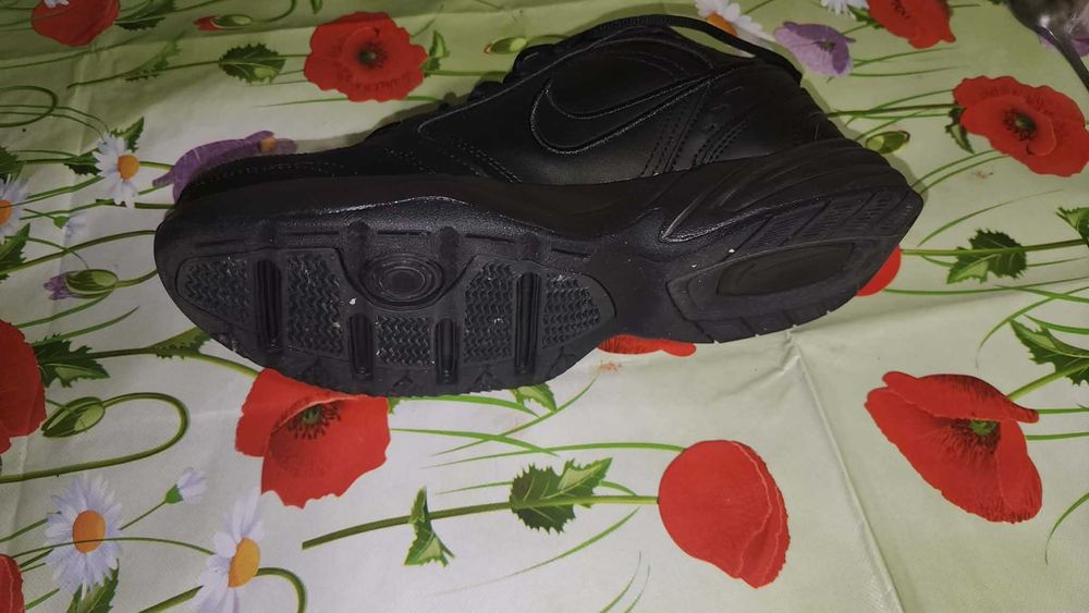 Nike Air Monarch IV Black