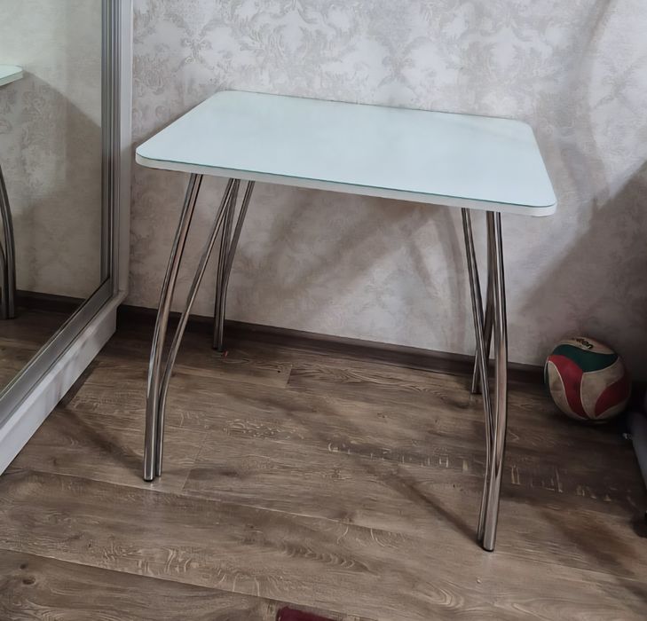 Продам стол стеклянный, 60×80