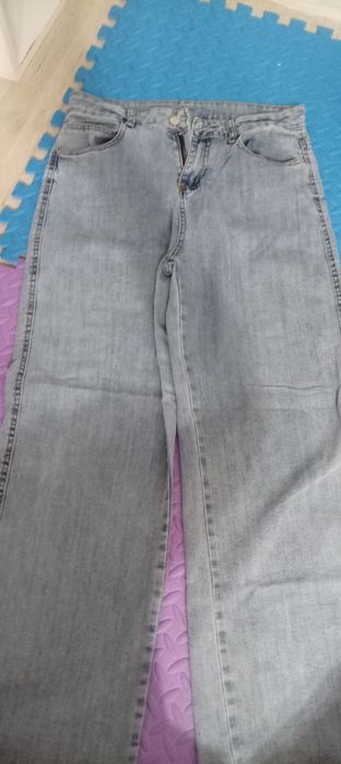Продам голубые джинсы