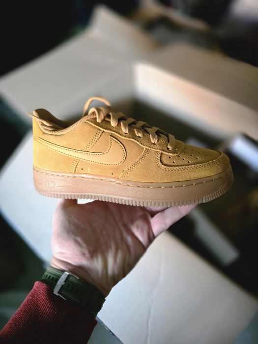Air Force 1 LV8 Suede!