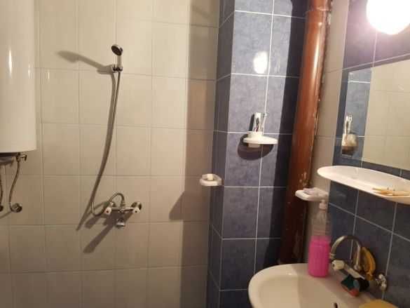 Дава се под наем Тристаен апартамент в Бургас, Център - 80 кв.м за 127.5 € - Снимка #6