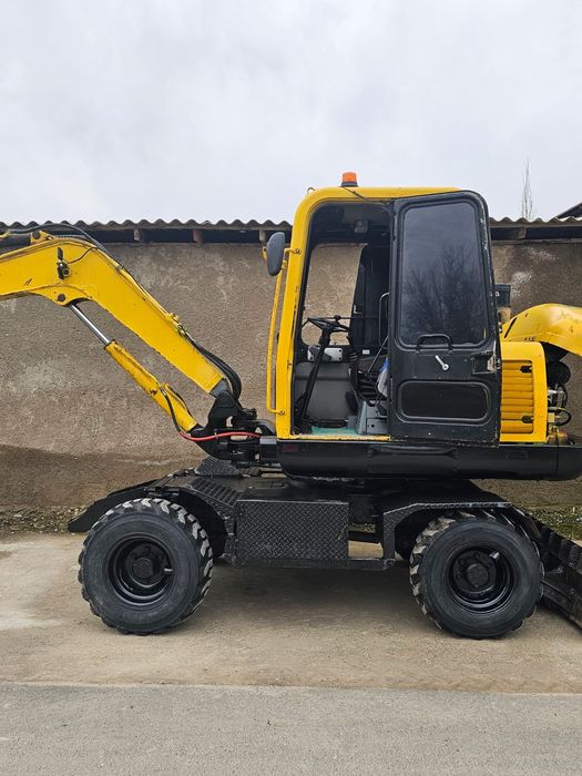 Колёсный экскаватор
