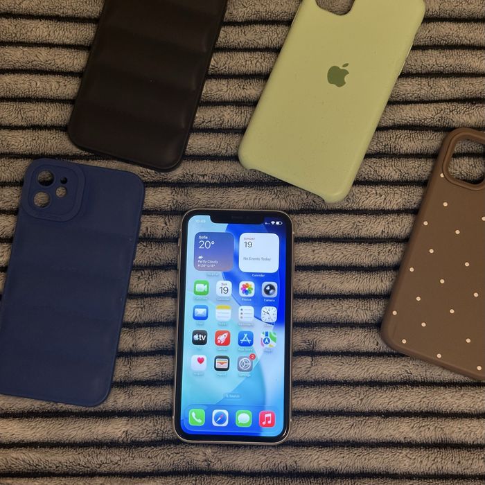 iPhone 11 64GB перфектен