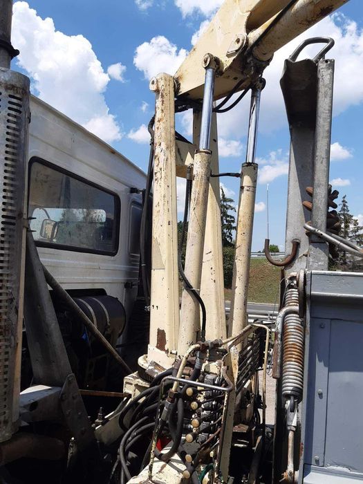 Волво модел FL7 с тристранен самосвал. 7,5 тона + 4 тонен кран.