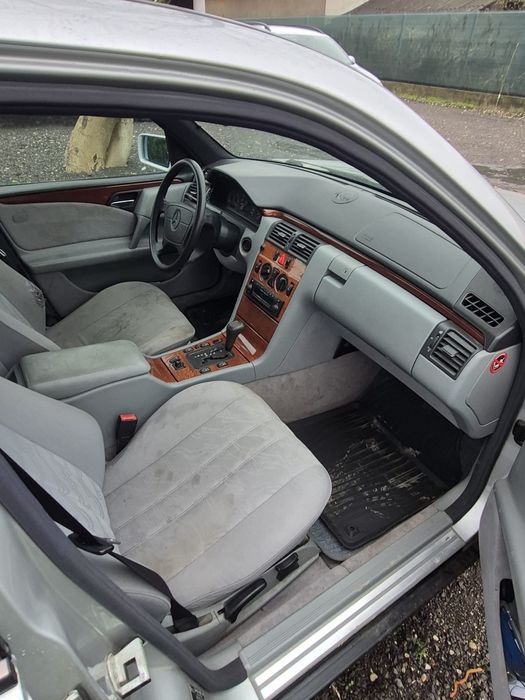 Mercedes E class w210 230 E