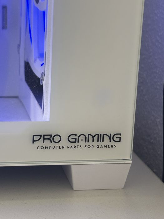 Calculator Gaming I7-8700 GTX 1070 32 RAM DDR4 2666,SSD 500+HDD 500,Cooler AIO 240mm full alb